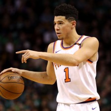 Rapper Drake mit Devin Booker Trikot